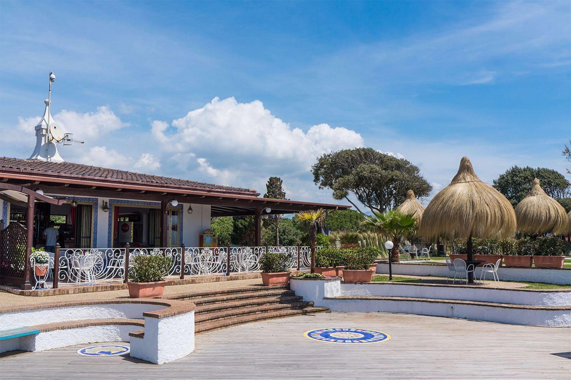 Holiday Village Fondi Εξωτερικό φωτογραφία