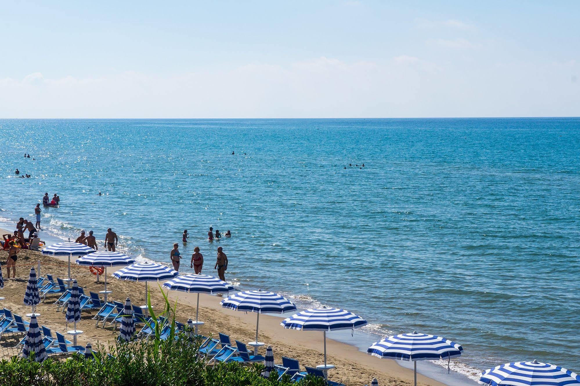 Holiday Village Fondi Εξωτερικό φωτογραφία
